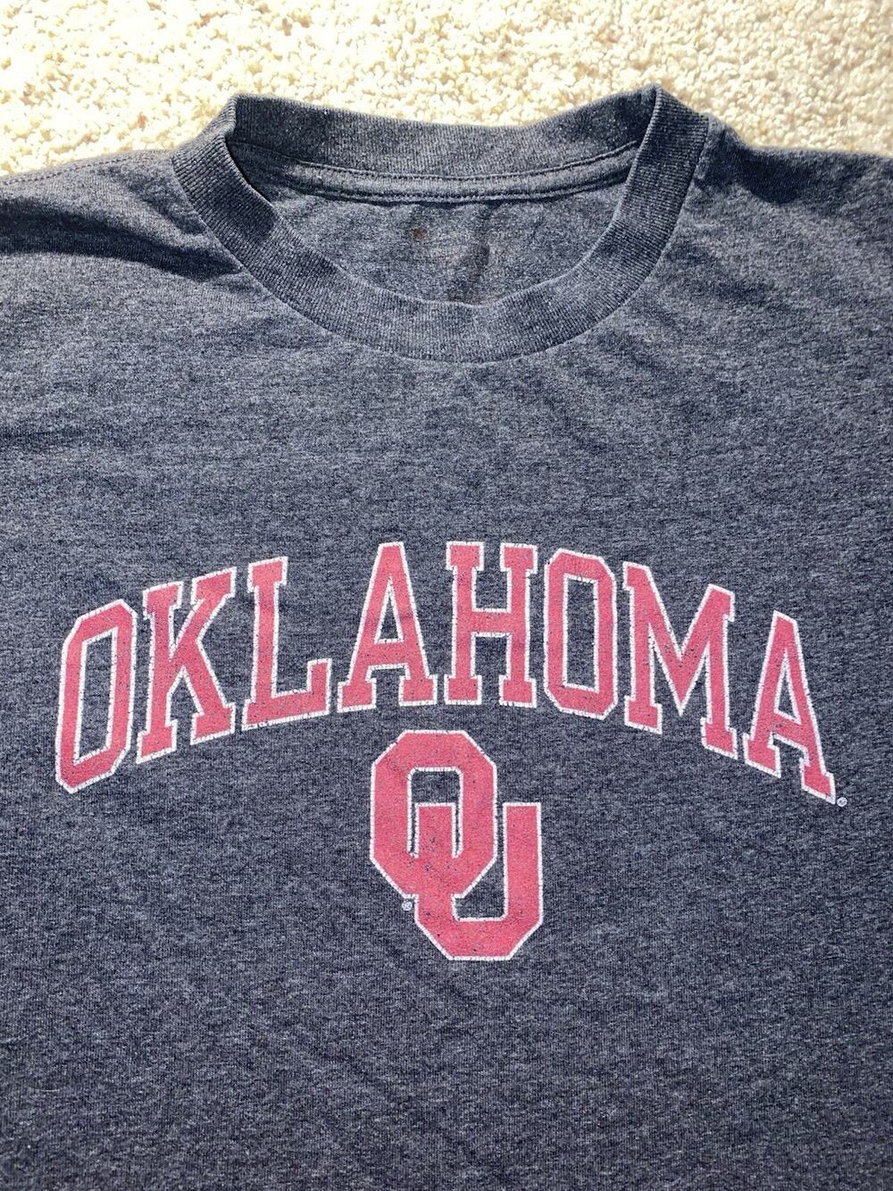 Oklahoma Sooners Adult Medium OU Football Logo Graphic Gray SEC Tee Shirt